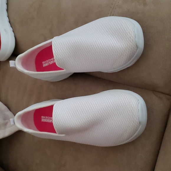 Skechers Women's White Slip-On - Picture 10 of 10